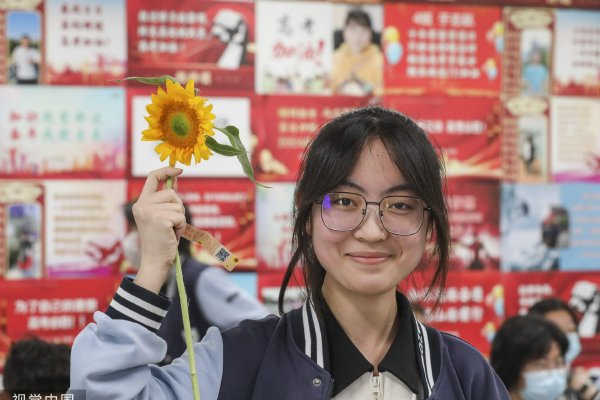时政新闻眼丨一次历史性访问，引领中匈关系驶入“黄金航道”-yiowqvnjfggsk3lpr-　　“我第一次去伊朗旅行时，很快就被她的文化和历史迷住了……”梁伊娃表示，她现在想再次去中东地区，探索更多不同的地方。她告诉《南华早报》，中东之旅让她可以“以一种客观的方式看待世界”，“当我在中东时，我可以相对客观地看待这个地区，不受世界各地媒体的影响”。