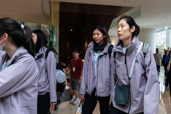 周大福深圳工厂停工停产　　王先生表示，参与配捐的都是大病患儿的家属，因为孩子看病需要大量的医疗费，很多家长长期陪着孩子看病没有收入，想借着这样的方式缓解经济压力，很多家长投入的钱都是通过向亲戚借、刷信用卡或者借网贷的钱，王先生说，现在家长们只希望拿回自己的钱，因为被骗的都是救命钱。