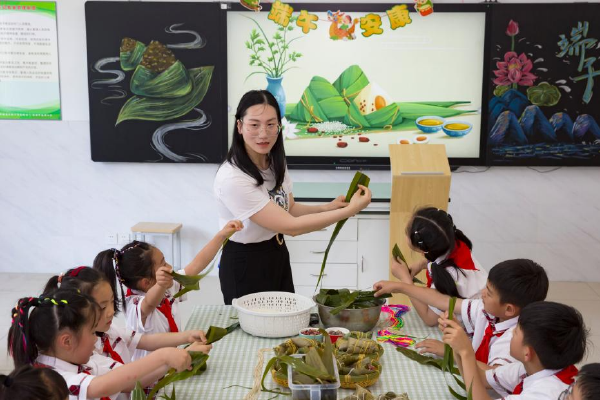 这件在中国面前丢脸的丑事，美国主流媒体果然没报　　2021年3月，江西省对外公布，长江经济带生态环境警示片披露南昌市中心城区污水处理设施及管网建设改造滞后等7个问题已整改销号。