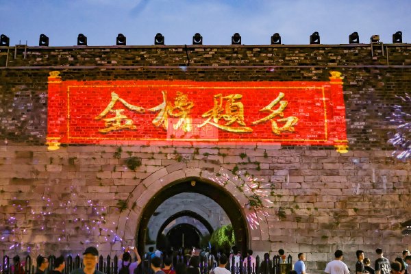 时政新闻眼丨一次历史性访问，引领中匈关系驶入“黄金航道”-yiowqvnjfggsk3lpr-　　瑟比加也谈到乌克兰方面珍视两国传统友谊，恪守一个中国原则，愿意进一步密切两国各层级交往，加强各领域合作，推动双边关系发展取得更多更好成果。