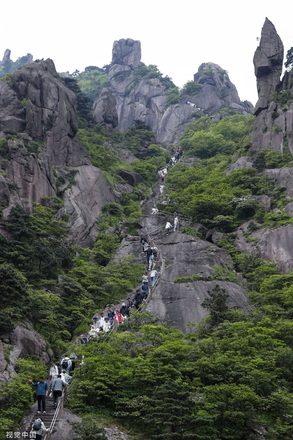 美联储降息预期再生变，美股科技股能否继续力挽狂澜　　——充分利用2024-2025年中俄文化年契机，在文艺演出、博物馆、图书馆、文化遗产保护、艺术教育和创意产业等领域全面开展交流。拓宽文化交流地域，积极推动中俄地方青年与文化工作者参与其中。继续举办文化节、图书馆论坛和中俄文化大集。鼓励研究举办“国际流行歌曲大赛”等新倡议。双方认为文化和文明多样性、独特性是多极化世界的基础，将基于此开展交流、合作、互鉴，反对将文化政治化，反对歧视性、排他性“文明优越论”，反对部分国家和民族实施“取消文化”以及损毁拆除纪念设施、宗教设施，推动更多国家认同传统道德观念。