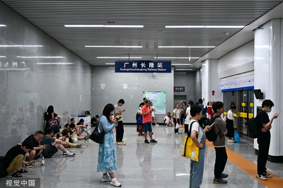 国家统计局：4月份居民消费价格同比上涨0.3%-yiowqvnjfggsk3lpr-　　5月中旬，《朝阳三里屯北京星远福源电力设备安装有限公司“1·18”一般坍塌事故调查报告》公布。报告指出，2024年1月18日，北京地铁3号线一标工体北路电力改移工程施工现场发生一起坍塌事故，1名工人因沙土掩埋致机械性窒息死亡。调查组认定，该起事故是一起因施工人员违章作业，事发单位安全管理不力造成的生产安全责任事故。