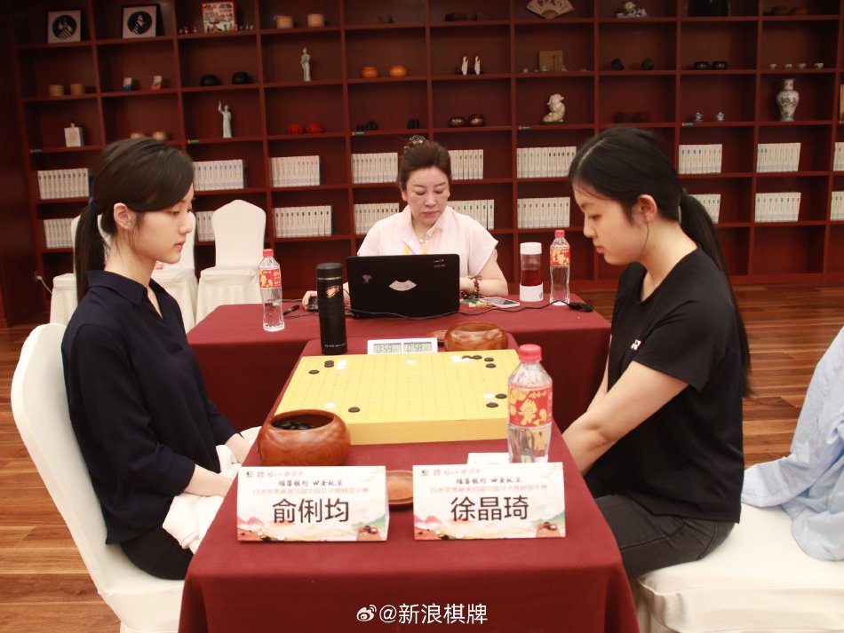 大连市沙河口区某舞厅发生放火案 致1死3伤　　因此在不断强化税收征管的同时，应该同步适度推进税制改革，适度降低名义税率，让企业实际税负维持在一个合理水平，同时国家财政收入也并不会由此减少，进而实现良性循环。